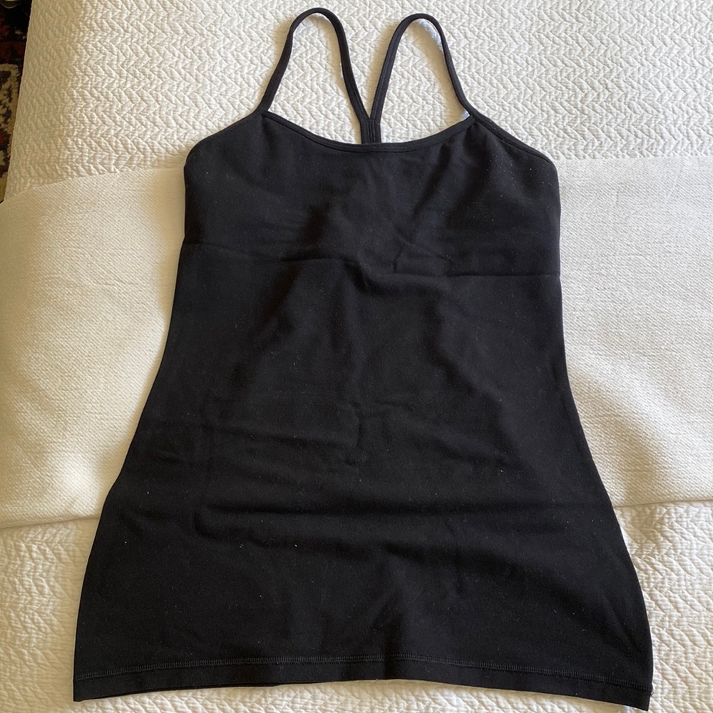 Lululemon discontinued flow y tank. Black size 6. Little worn.